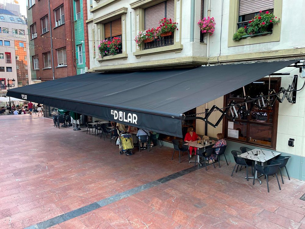 Toldo tijera a medida para restaurante